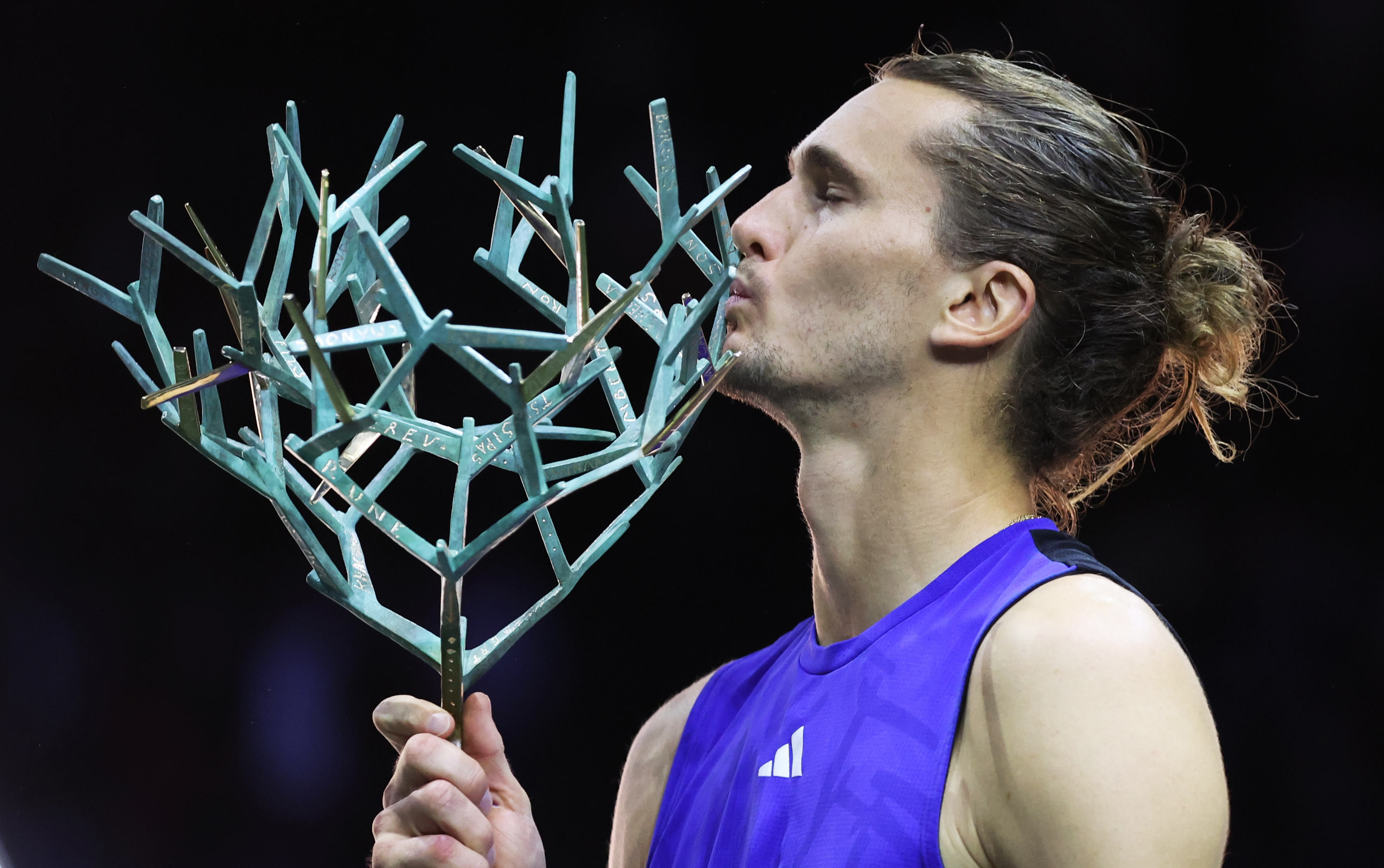 欧洲网球队完胜西班牙网球队，兹维列夫统治全场