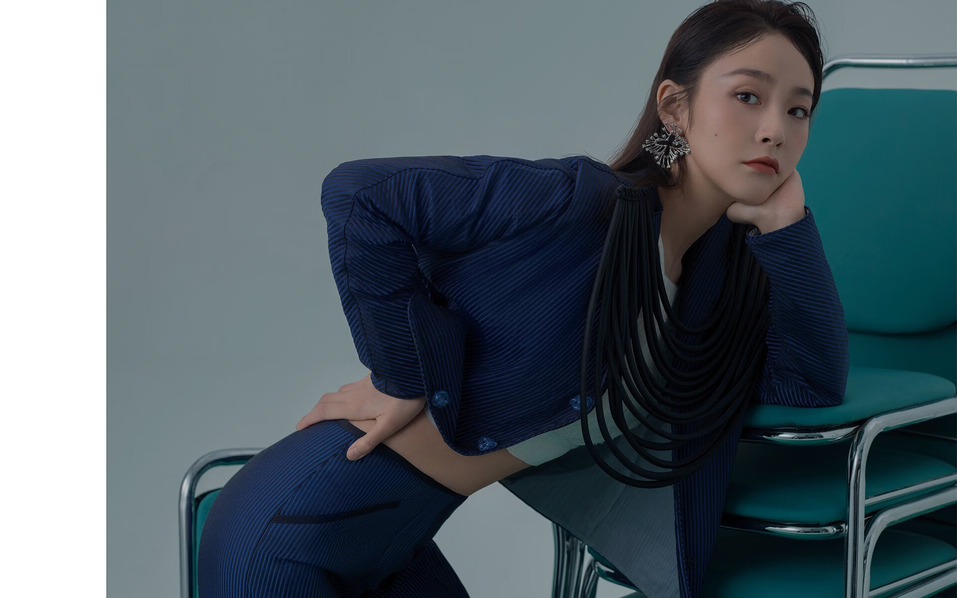 与时间赛跑，当湖人绝杀鹈鹕的哨声响起，杜兰特的赛车正冲出巴林起跑线