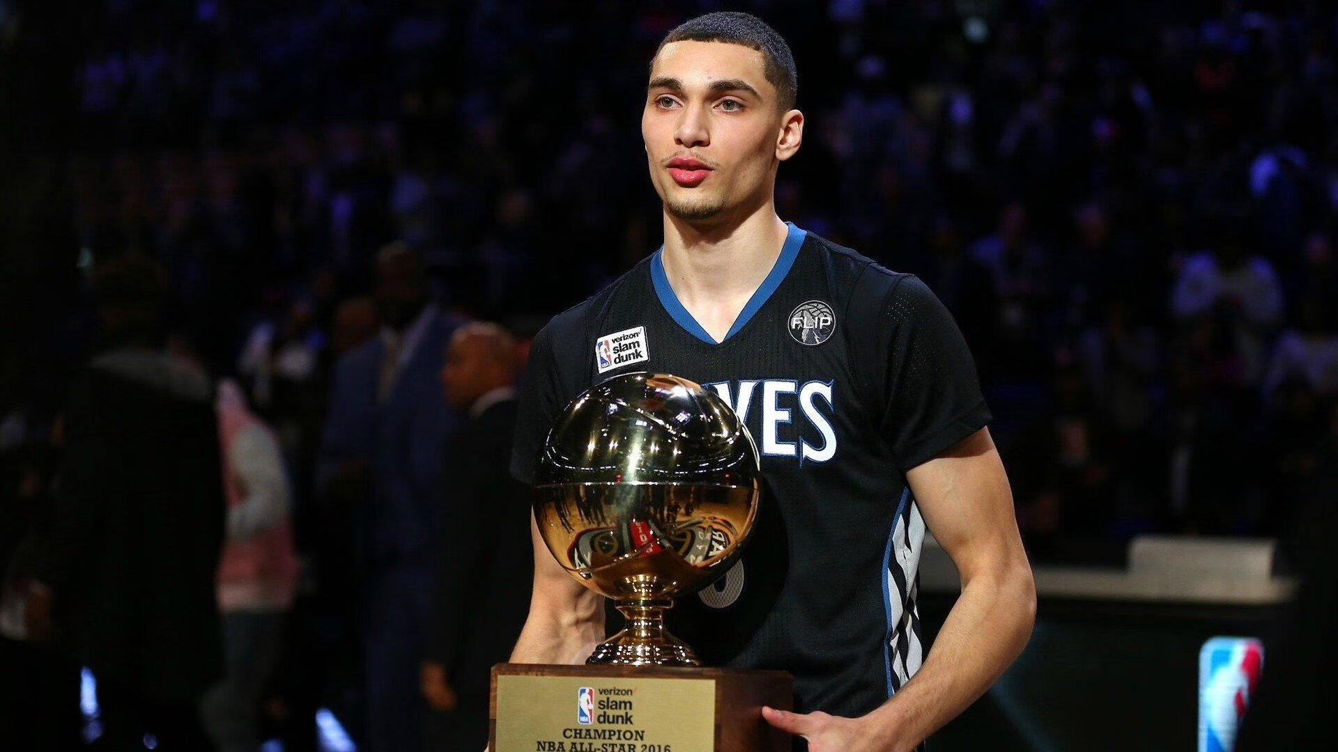 猛龙强势晋级深圳队，詹姆斯大场面先生，篮球跨界盛宴与传奇时刻的共鸣