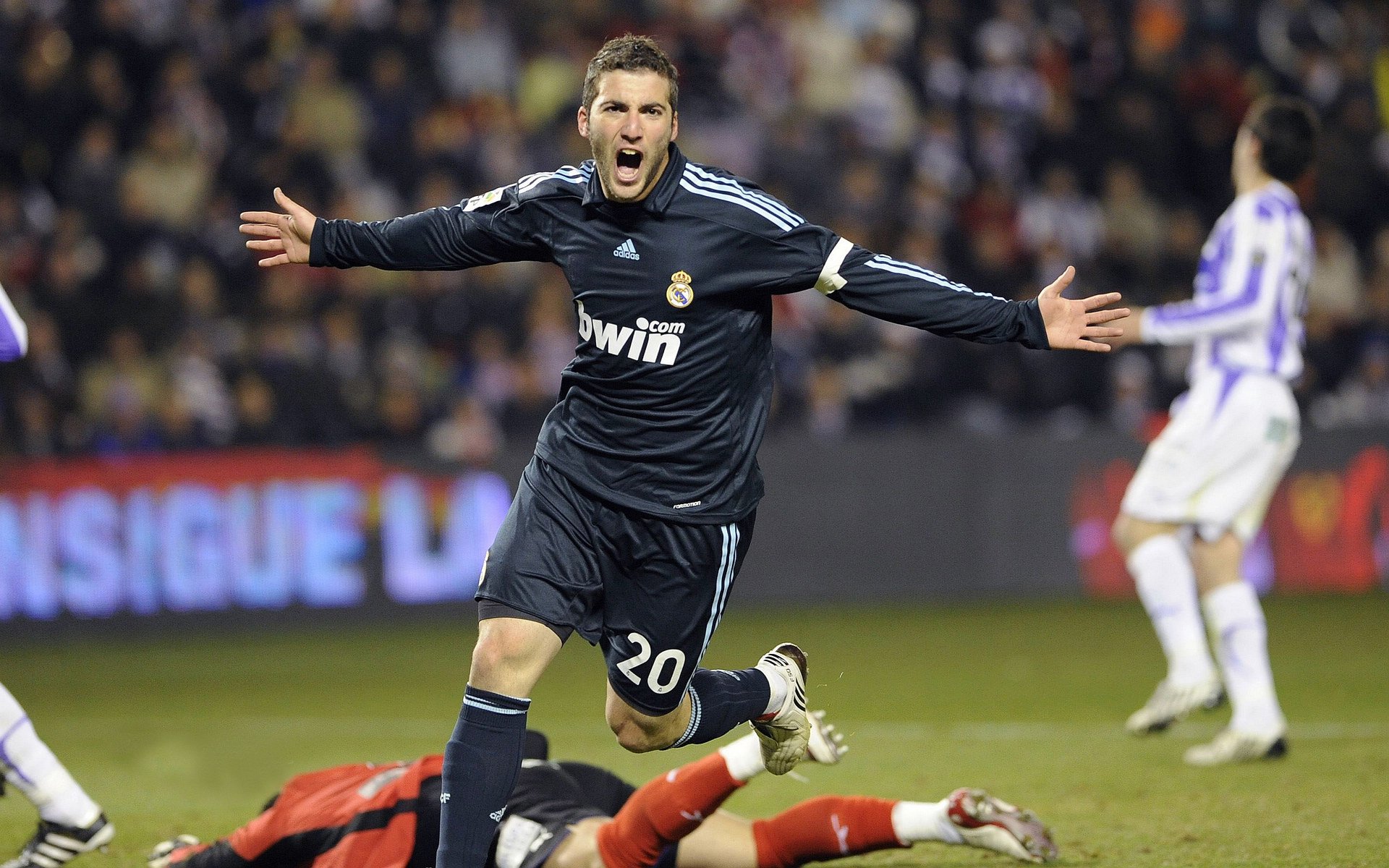 老将的黄昏与黎明，当迪马利亚接管德甲，拉齐奥的胜利为何沉默？