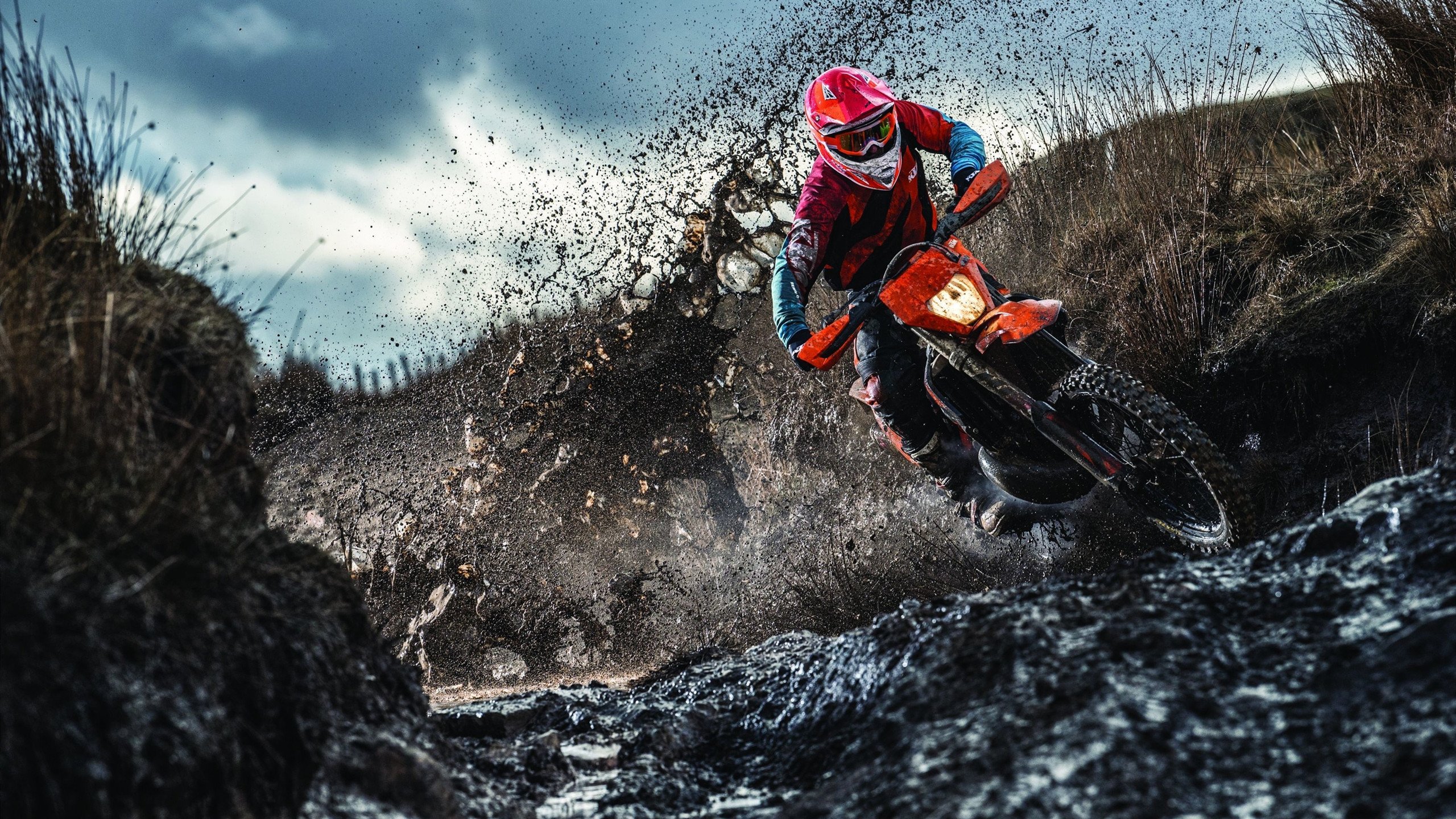 梅西缺席下的暗夜独舞，迪马利亚天使之刃击穿马竞铁壁